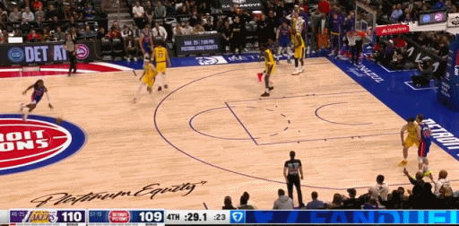 雷迪克真的有病！领先1分的防守回合，为什么不上范德彪？场上摆的5个人是东