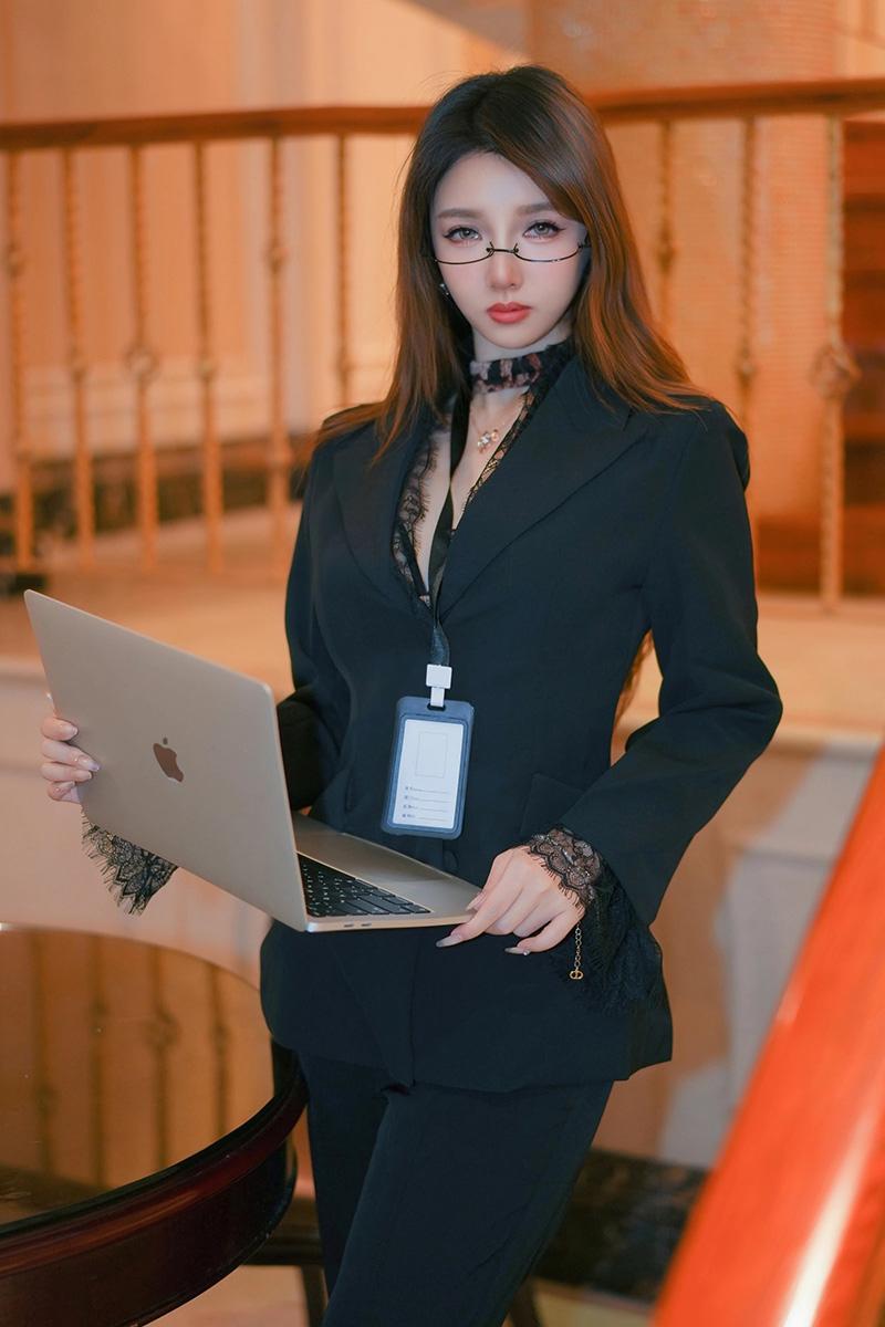 大长腿模特桃桃夭夭性感黑色网袜写真壁纸写真