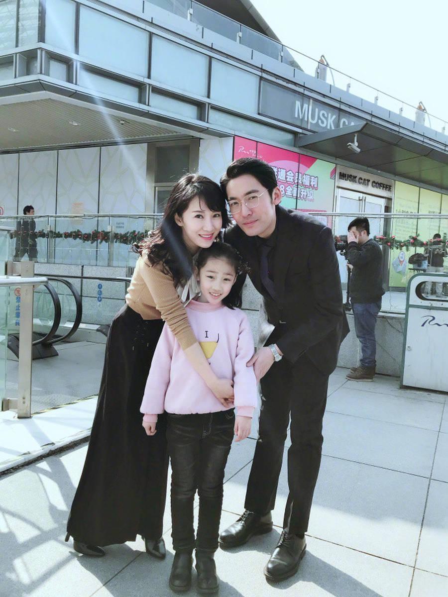 2018年2月1日，李念晒出电视剧《大浦东》剧照，她与张博出演的新剧。在剧中