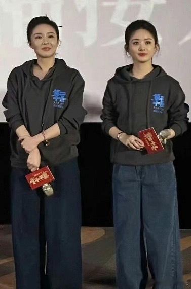 印象中赵丽颖很娇小，原来一点都不矮，和高露站一起也不输，没有165也应该162吧