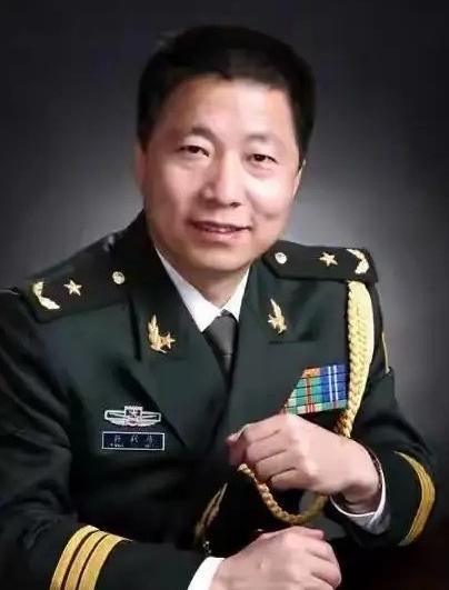 杨利伟退休待遇揭秘：没有巨额奖金，只有“终身金钟罩”……网上一直有个说法：杨