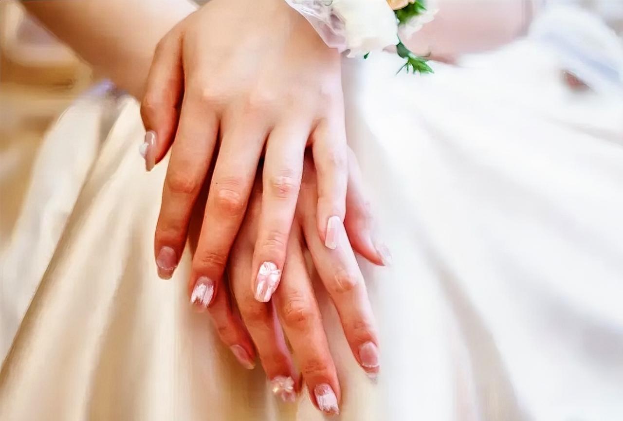 结婚的女孩中，有没有这种女孩？首先，这种女孩结婚时不会向男方要彩礼钱。如果男方