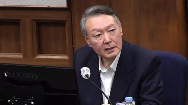 韩国总统果然是个高危职业！当地时间2月19日，韩国首尔中央地方法院就前总统尹锡