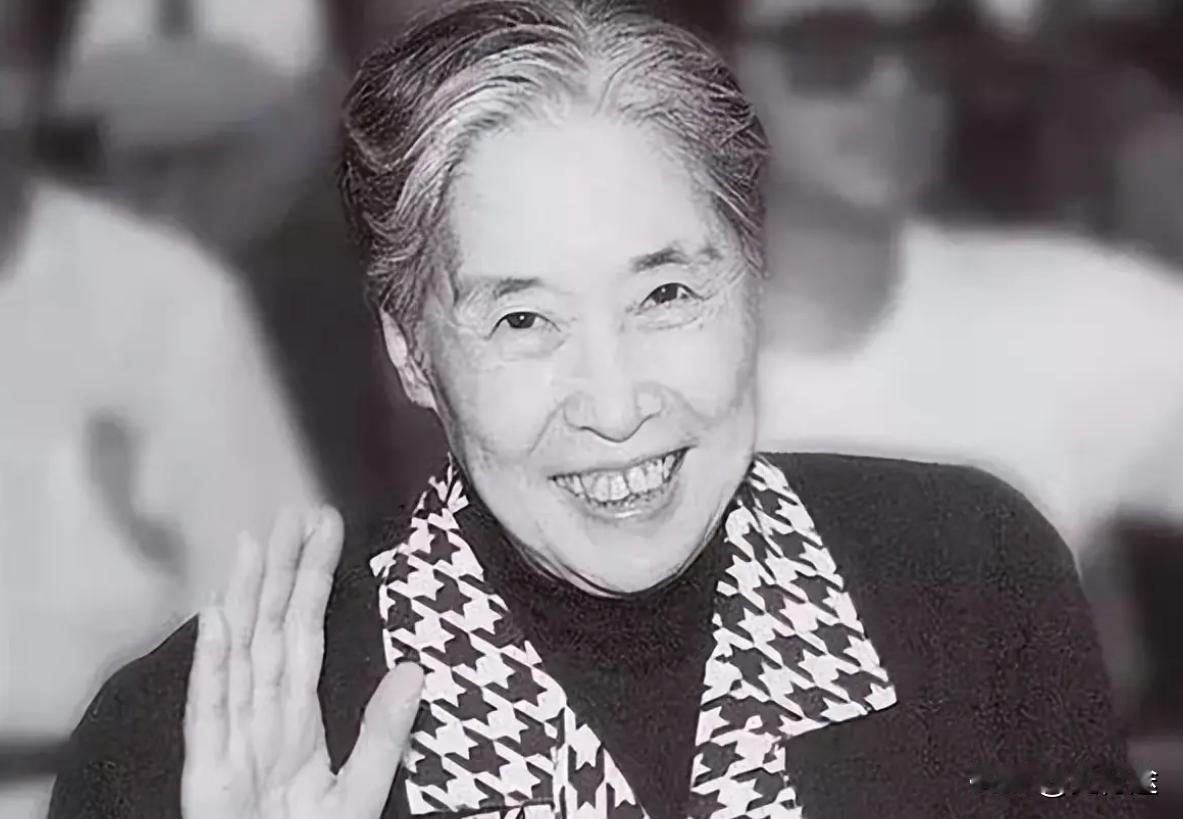 王光美在监狱里给毛主席写了最后一封信七十年代初的一天，中组部接管“专案