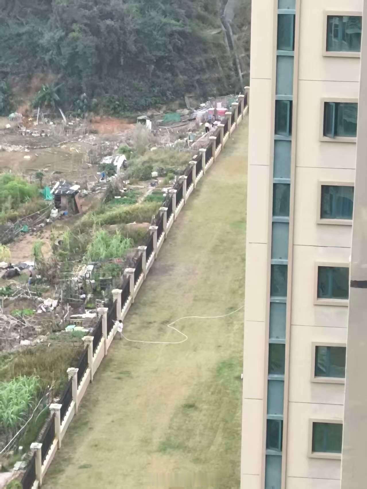 一段时间没关注清远的房子了，瞄了一眼小区业主群，才发现小区边上原来的山脚都被「开