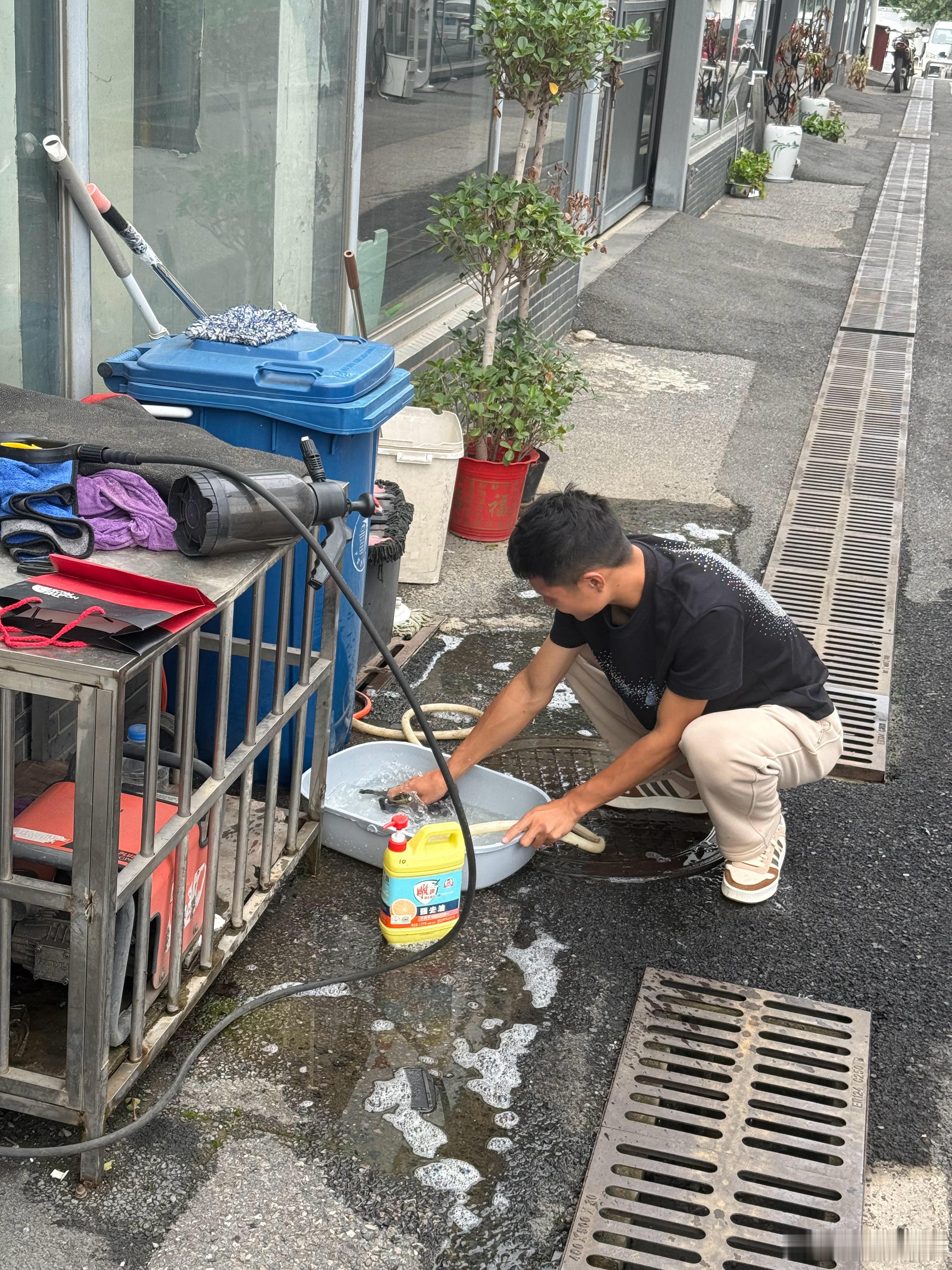 我每天除了卖车还有一个重要的工作就是铲屎官MD[裂开][裂开][裂开]昨天没来