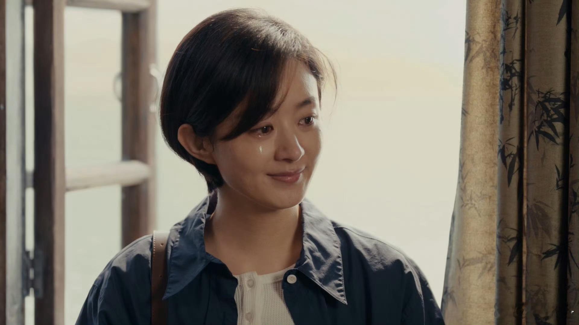 这段看哭了，小城大事太好看了，真不知道为啥播放量、热度老上不去，着急李秋萍站在窗