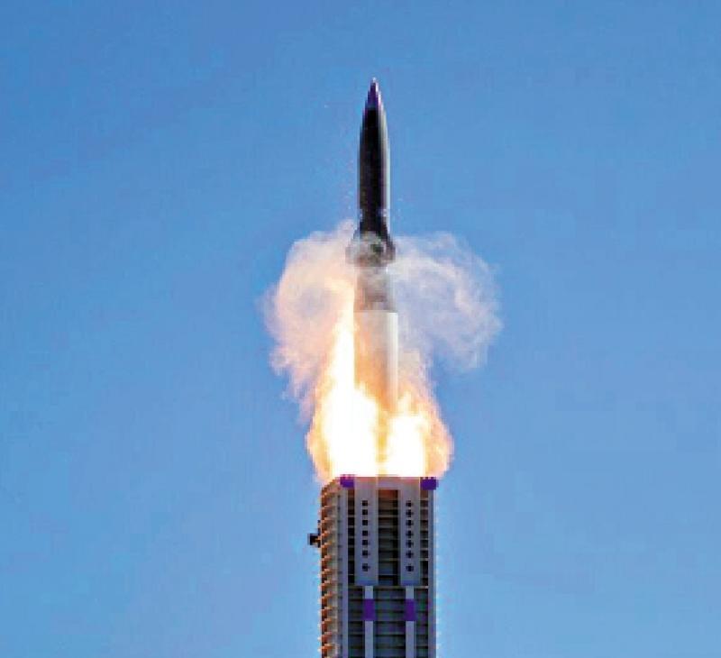 在军事动作层面，日本自卫队近日测试了高超声速导弹，而且是在高纬度寒冷条件下进行的