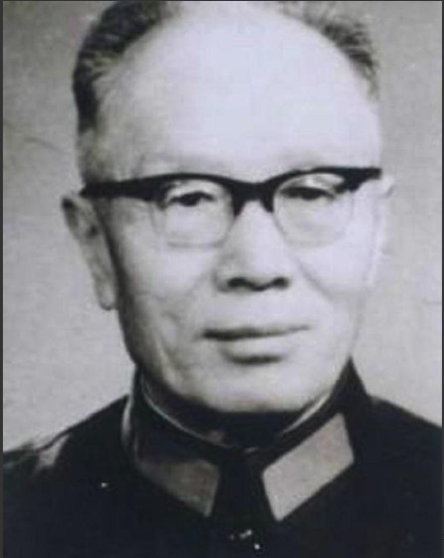 1942年，万毅被捕，蒋介石下密令处决。他趁看守不备翻墙逃进玉米地，却迎面撞上哨