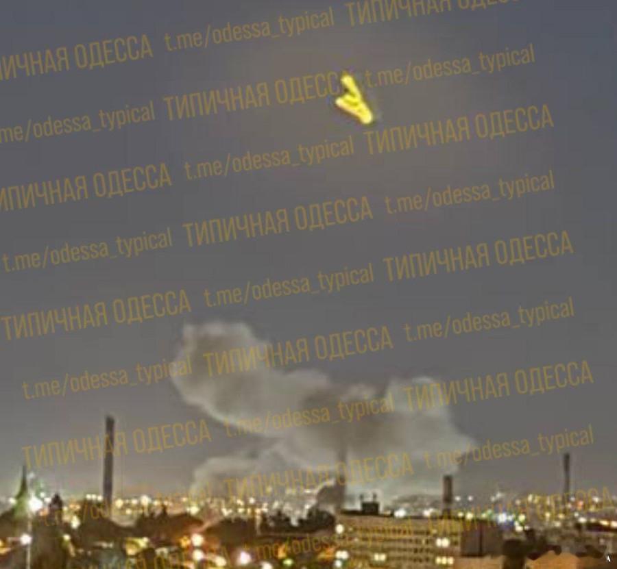 昨晚至今天凌晨俄空天军使用制导航空炸弹大规模打击敖德萨，此前敖德萨从未遭遇FAB