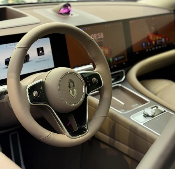 成本激增！赛力斯张兴海：存储芯片涨价5倍，碳酸锂从8万涨至18万/吨，问界单车
