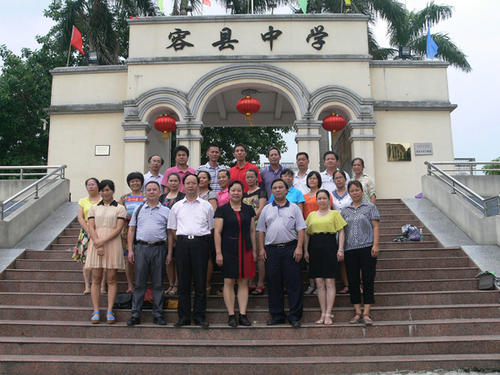 玉林市的中学包括县级中学实力在广西都是非常好的,除了容县高中一本