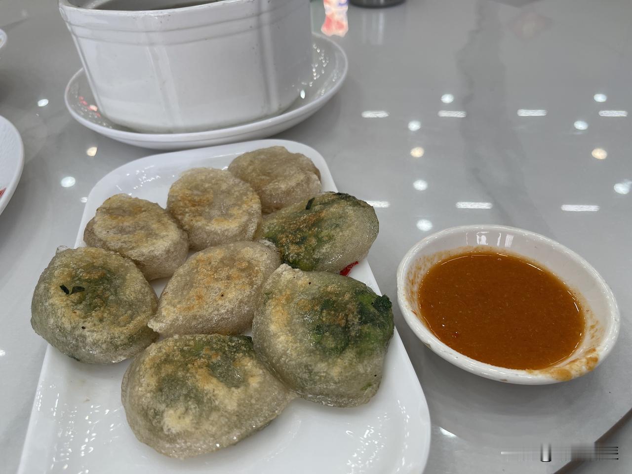 这让我想起小时候，父亲强制要求我们姐弟三人必须学会做饭。他的理由很实在：除了读书