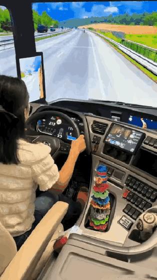 小姐姐你这客车驾驶技术太差了点吧，玩玩模拟行，可千万别上路啊。