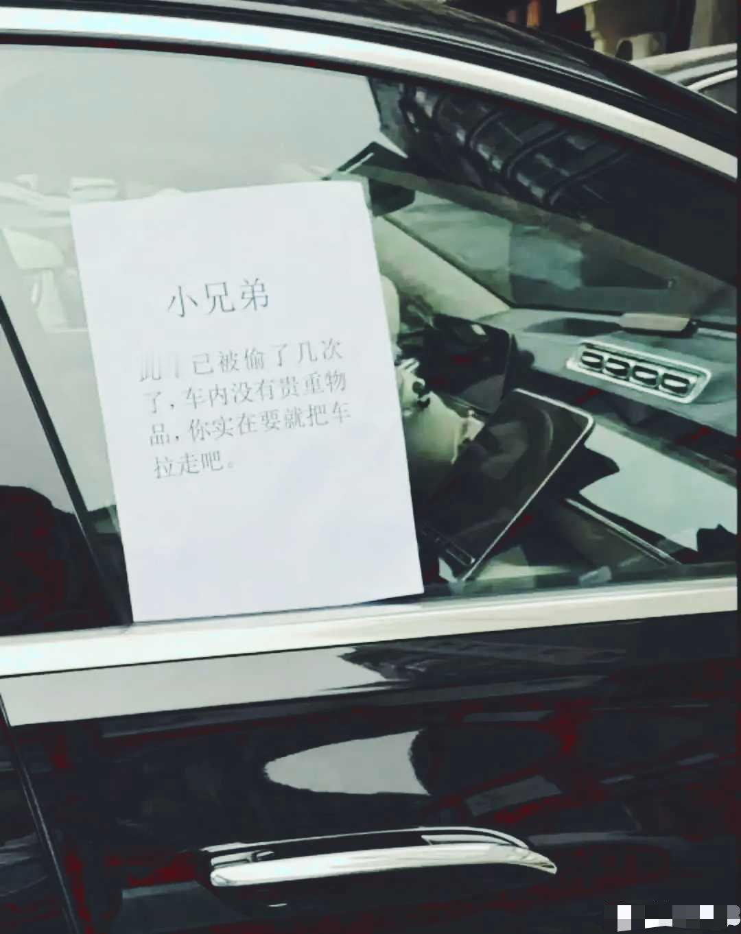 中间那么大个iPad，当我没看到？