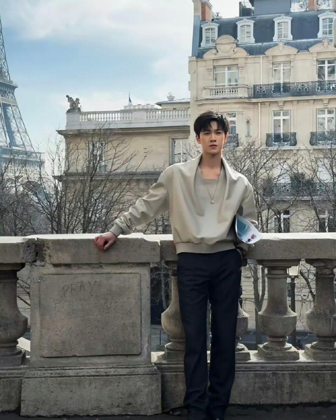 李昀锐将出席2026巴黎时装周李昀锐3月巴黎时装周李昀锐将出席2026巴黎时装周