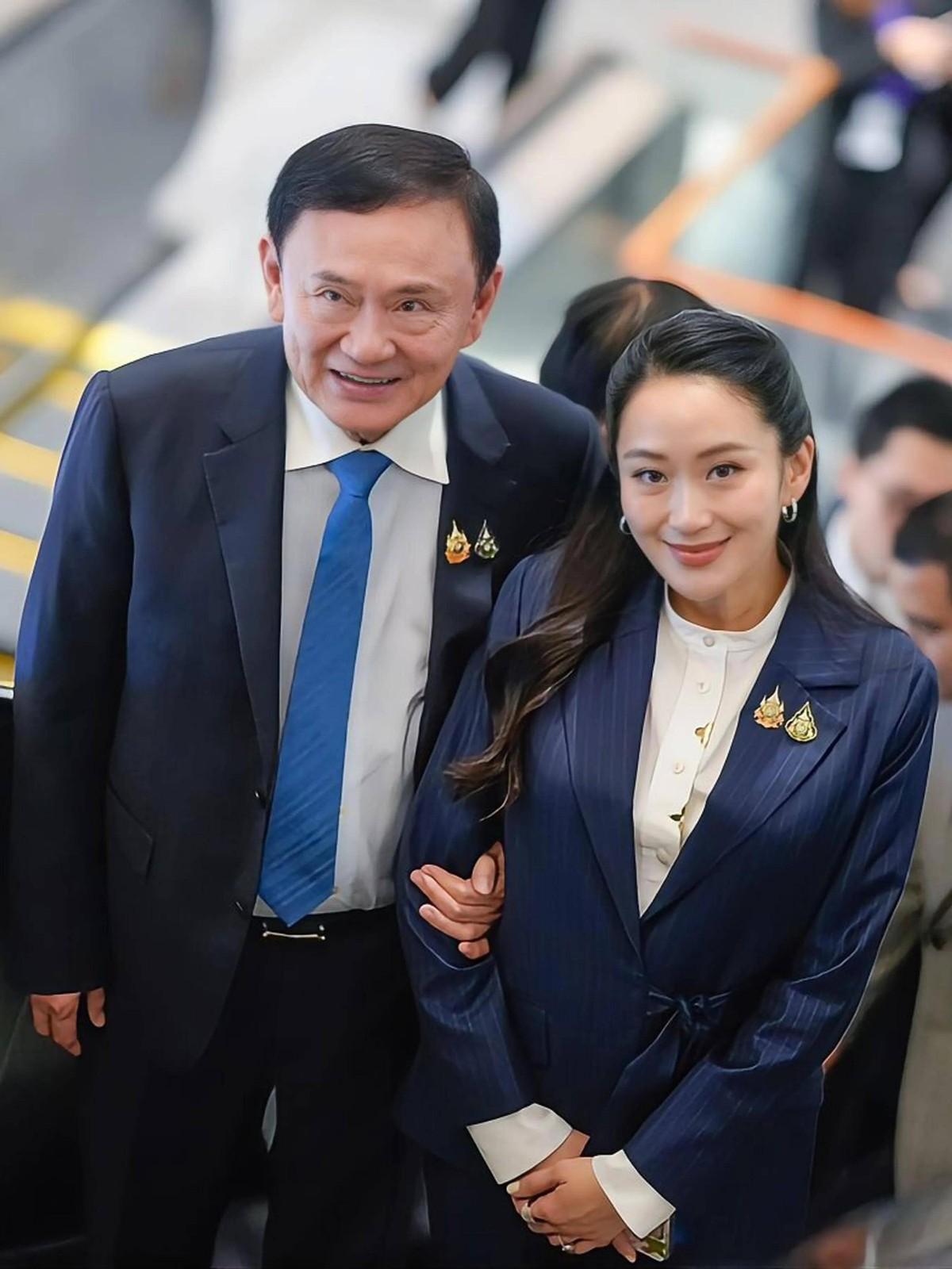76岁泰国前总理他信今天出狱了！当地时间5月11号上午，泰国前总理他信，从曼