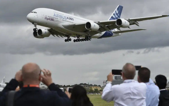 空客A380和波音747谁更厉害？航空界的两大巨头——空客A380和波音74