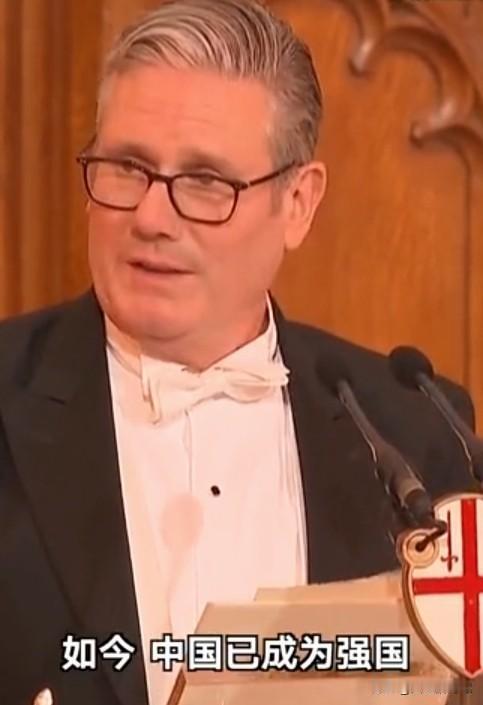 厉害了我的国！近日，英国首相斯塔默，在年度外交政策会上坦言，中国是世界三大强国之