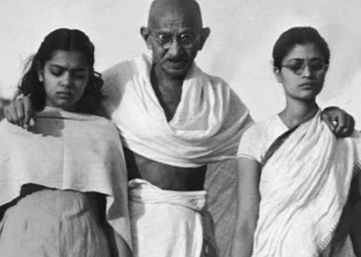 1900年，甘地尝试第一次禁欲失败后，在6年宣布第二次禁欲，此时他是36岁，禁欲