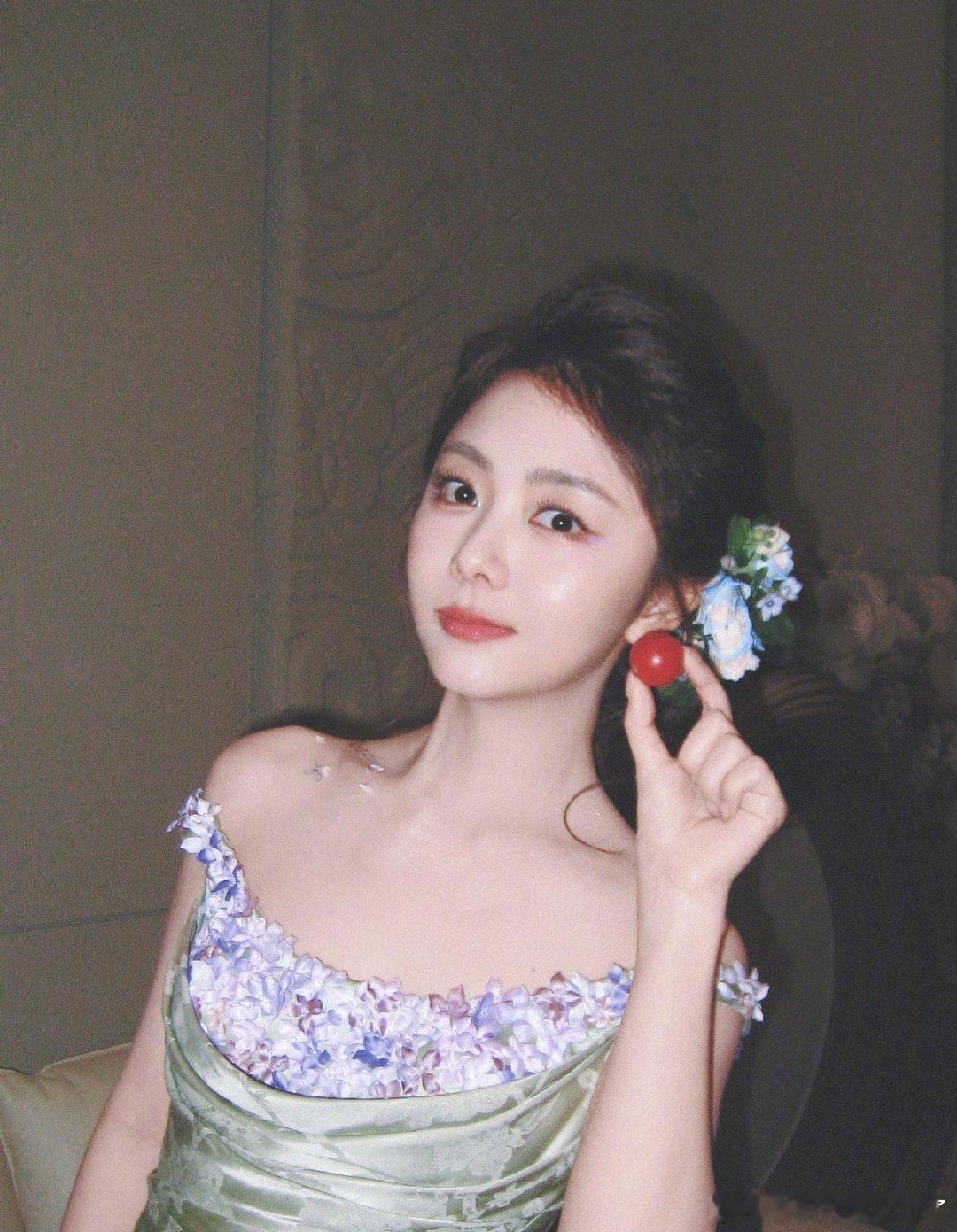 谭松韵上的是客栈还是密逃谭松韵到达客栈发现空无一人，怀疑是不是走错地方了亲爱的客