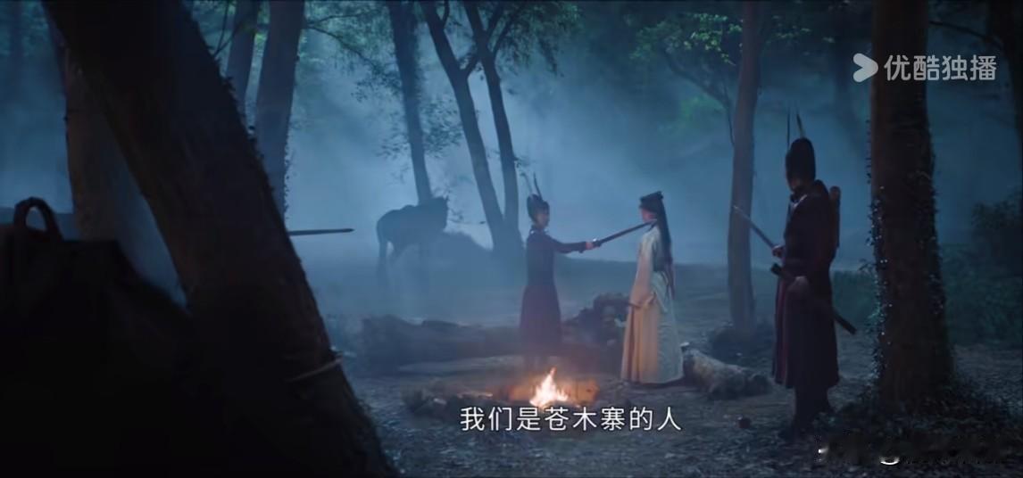 《翘楚》第8集预告：萧珣的人马追杀偷跑出宫的谢燕来和楚朝，俩人逃跑路上意外遇到了