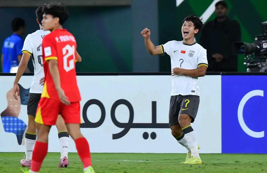 越南足球媒体澄清，他们的前锋此前从未说过要进国足三个球。在U23亚洲杯半决赛输