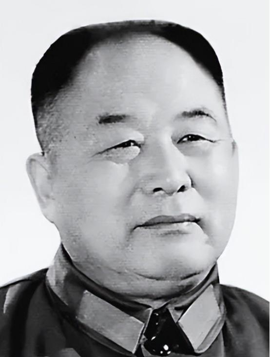 1973年,八大军区司令员对调的会议上,毛主席问李德生,你这个李司令,到沈阳去有