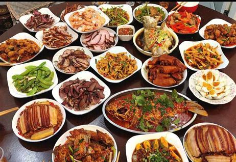 每次跟老公去她姑姑家，总会准备一大桌子菜，时间久了、就不想去了……太热情了，让