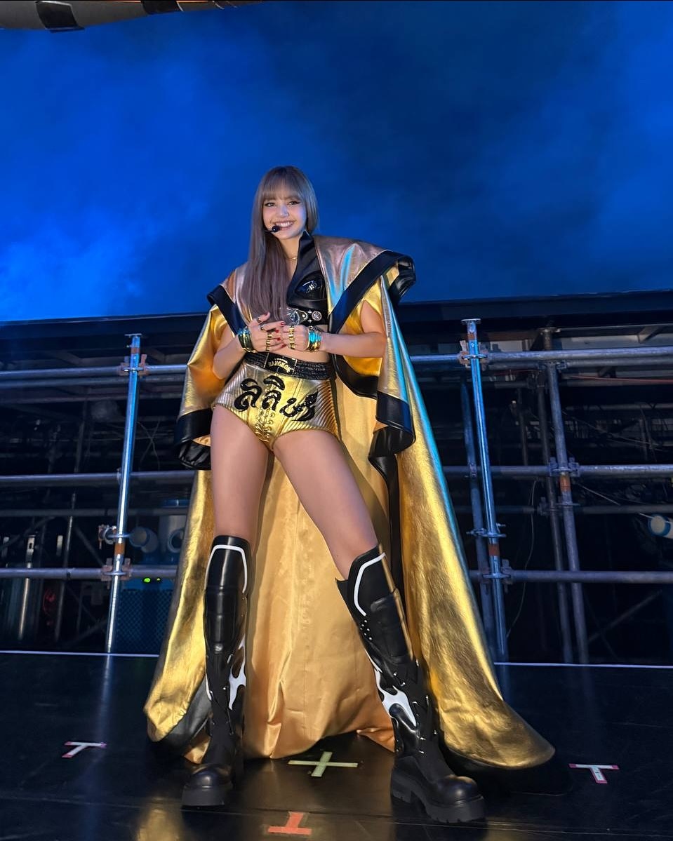 威风的拳王私底下是个爱闯祸的小屁孩~​​​