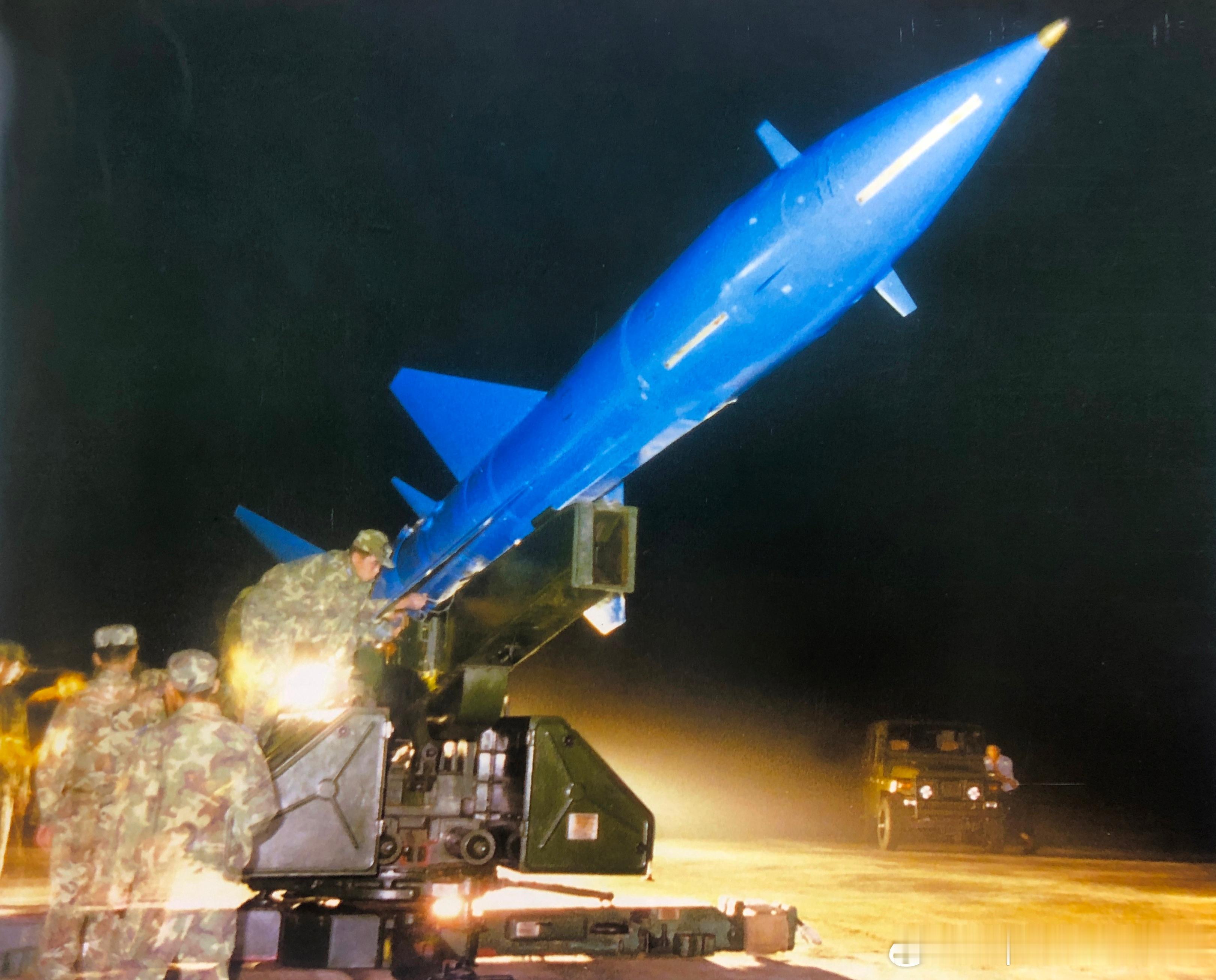 空军摄影作品-夜空利剑军事历史全触达