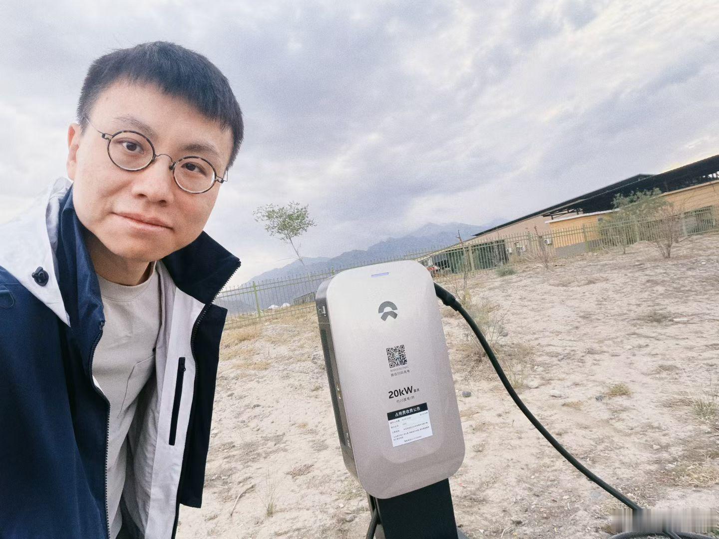 独山子大峡谷，20kW目的地充电桩。有超时占用费，干得漂亮。​​​