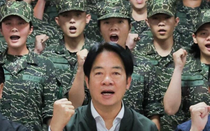 赖对大陆动手，宣布前所未有重大举动，公开挑衅解放军。他打着“团结国家十讲”的旗