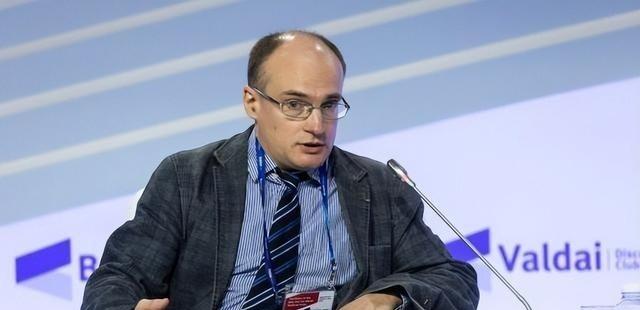 俄专家评价：中国武器虽然参数漂亮，但缺了一样最重要的东西，他说中国造的新式武器越