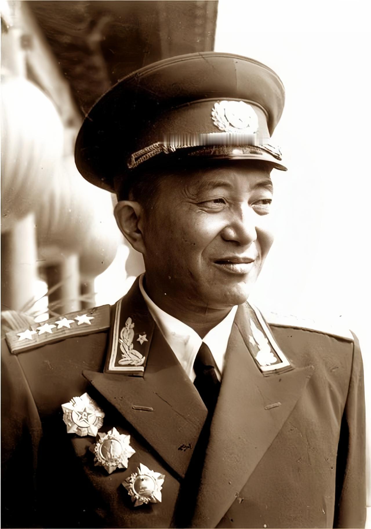 有一次，公安部长罗瑞卿大将要到六口部派出所视察，秘书说，路比较远，还要路过天安门