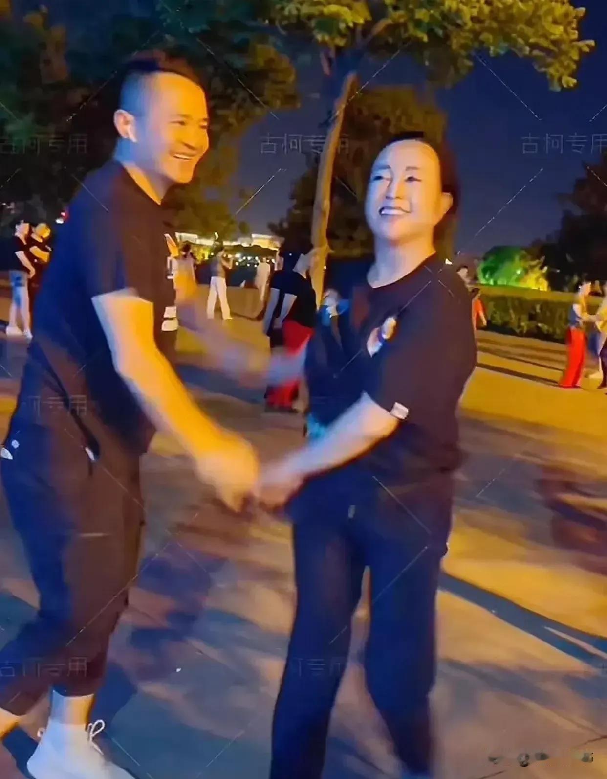 刘晓庆的人生不仅电影演的棒，无缝衔接马不停蹄的恋爱使，也让人目不暇接眼花缭乱，众