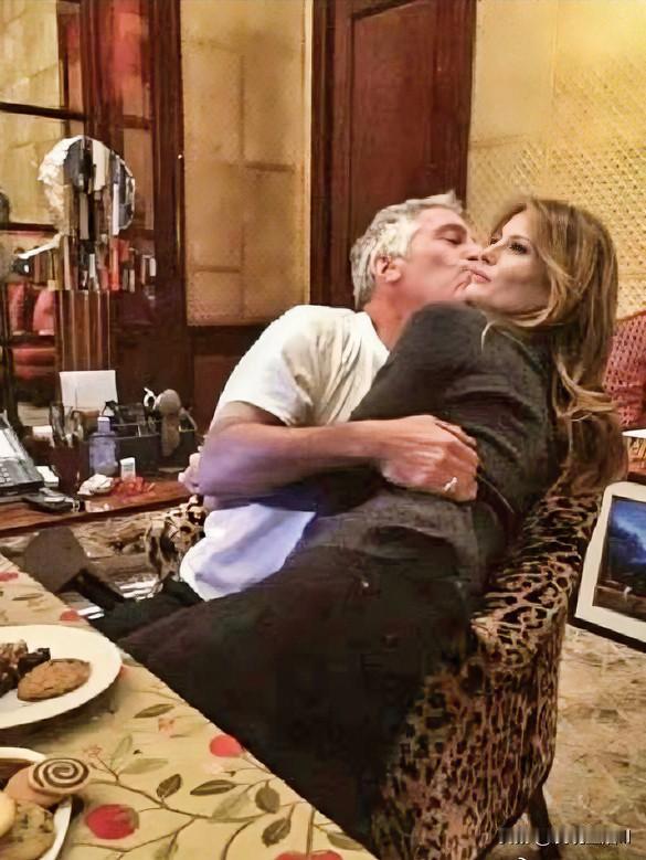 我敢打赌：特朗普在娶梅拉尼娅之前没看到过这张图！