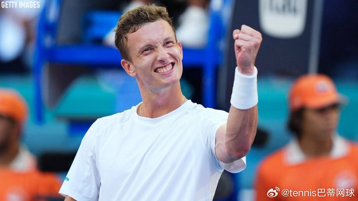 莱赫切卡🇨🇿比肩巨头莱赫切卡在本次迈阿密晋级决赛过程中保住了所有的发球局，显