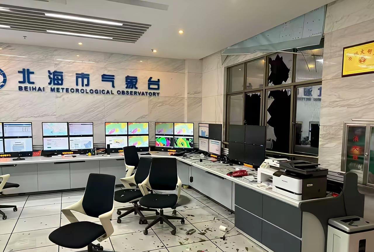 #分享城市新鲜事#这个台风麦德姆，真是可以说是无恶不作。在湛江地区登陆，狂风暴