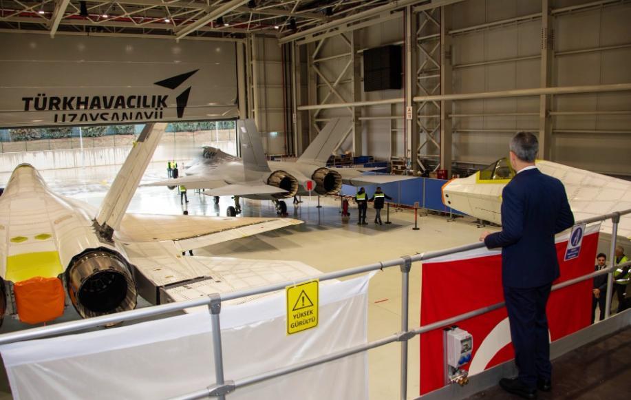 土耳其生产了三架可汗战机原型机！目前土耳其面临的一个重大问题，就是可汗战机的