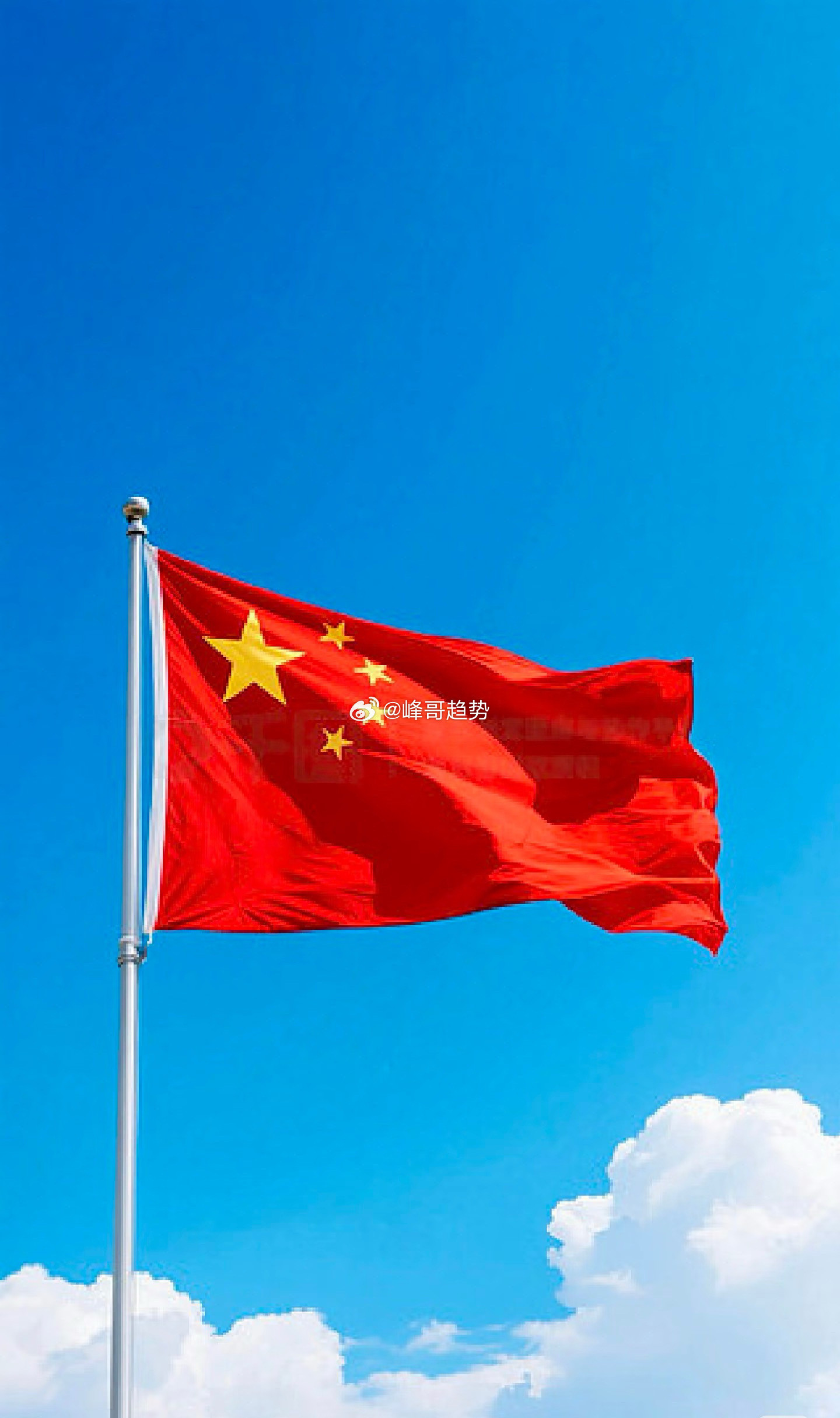 顺势低开，开始反弹。周末一片恐慌，实在是大可不必。第一，道琼斯和上证指数结构完全