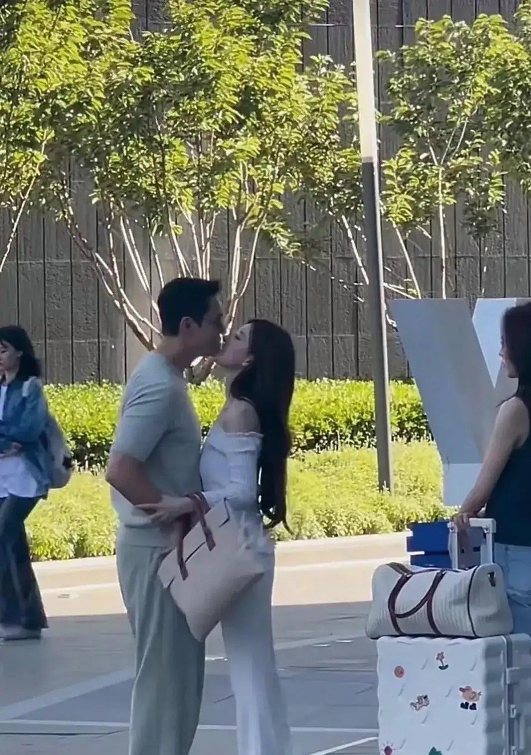 她们都说是为了艺术献身，你们觉得呢？​​​