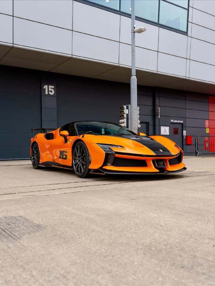 我月薪一万，它落地价一千万，但我的心动指数和它的马力一样高。