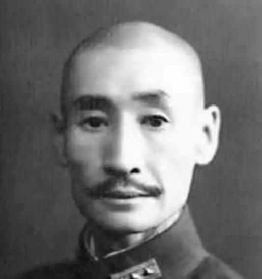 1932年2月，马占山宣布向日本投降，顿时国内上下一片哗然，讨伐声不绝于耳，然而