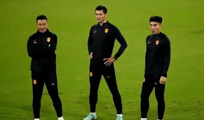 不懂就问!都在中国国家队中方教练组成员,为什么邵佳一和陈涛镀完金之后能执教中超联