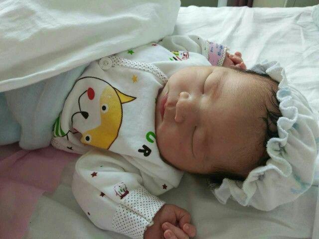 还好医生一再坚持不让我剖, 8斤多的女宝我也成功顺了!