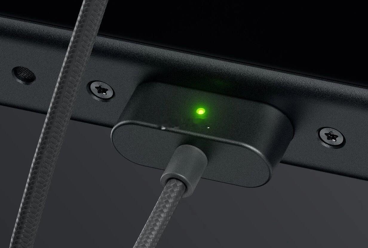 苹果iPhone上的MagSafe充电线。有一个电动牙刷的充电线就是这样的