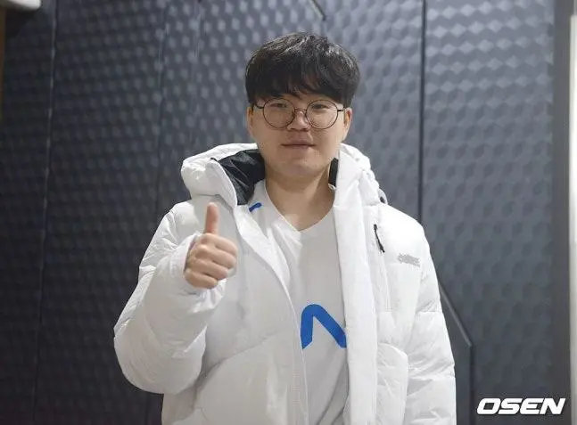 DNF中单选手Clozer采访提到，Clozer表示自己拒绝了LPL的邀请！Cl