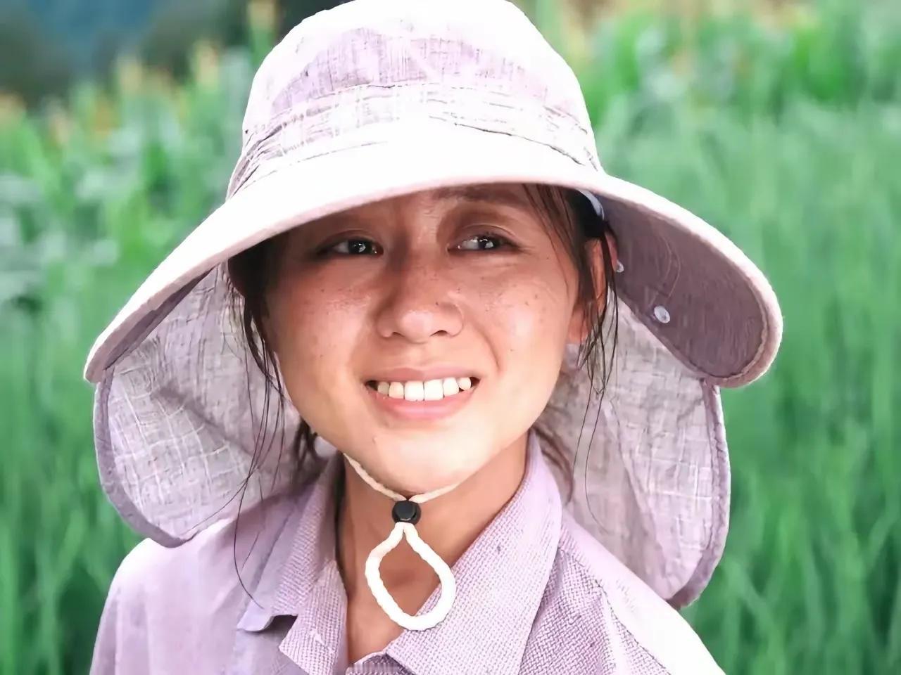电视剧《利剑·玫瑰》观后感这部剧的背景设定是在2000年初，当时的人口管