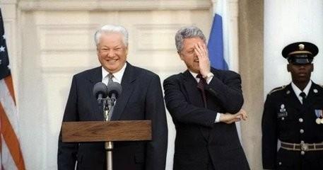 俄罗斯为什么不学中国，先隐忍装几年孙子，把经济发展起来呢？说白了，苏联解体那会